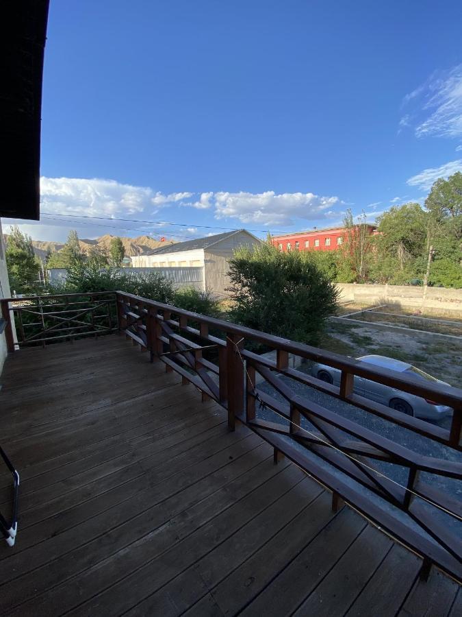 Guest House Tenir Too Naryn 外观 照片
